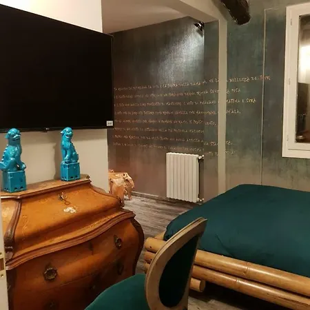 イン The Bloomsbury Writers House Sala Bolognese
